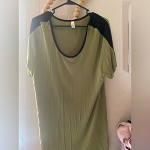 Lularoe Large Classic T